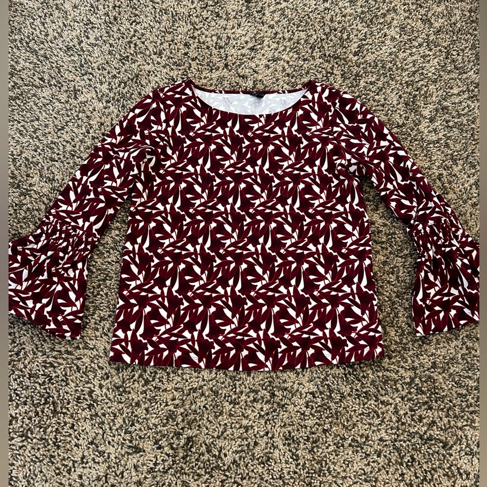 Ann Taylor women’s top size M. 3/4 sleeve.